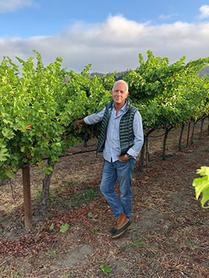 Jonathan Pey dans un vignoble - photographie thumb